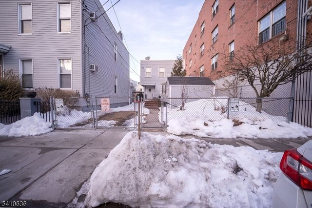 520 26Th St, Union City, NJ 07087