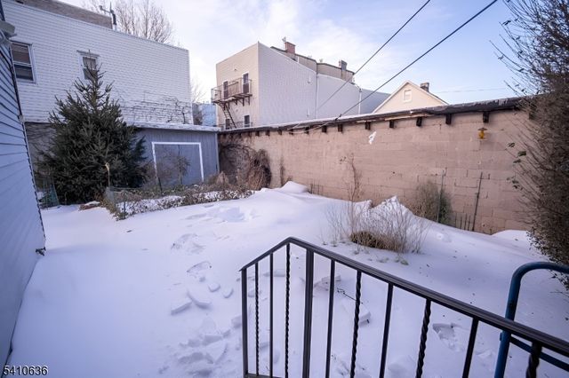 520 26Th St, Union City, NJ 07087