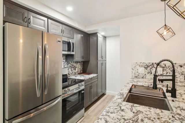 8262 Gilman Drive 1, La Jolla, CA 92037