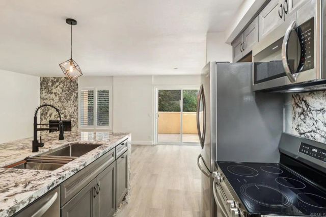 8262 Gilman Drive 1, La Jolla, CA 92037