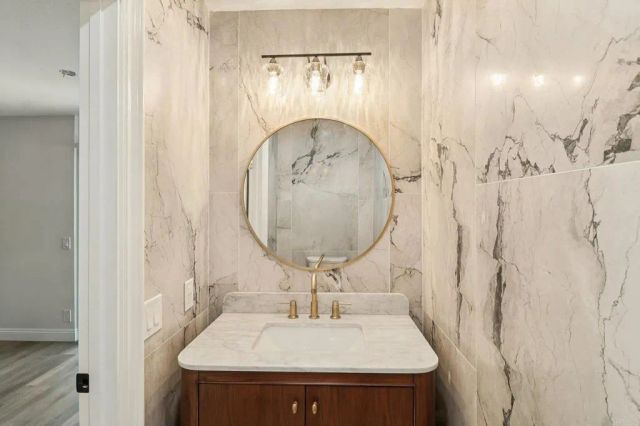 8262 Gilman Drive 1, La Jolla, CA 92037