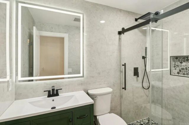 8262 Gilman Drive 1, La Jolla, CA 92037