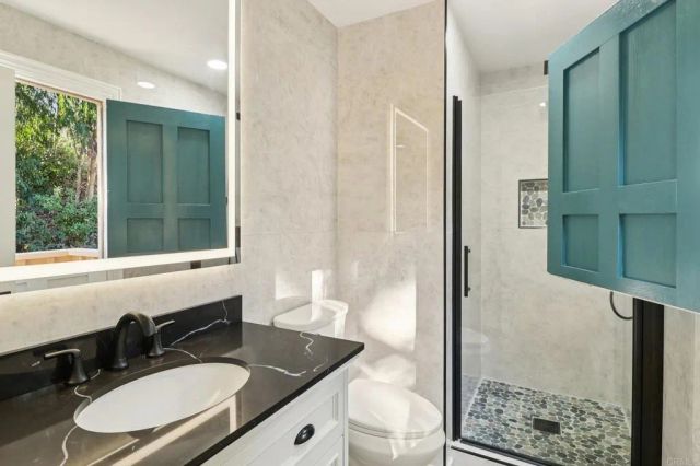 8262 Gilman Drive 1, La Jolla, CA 92037