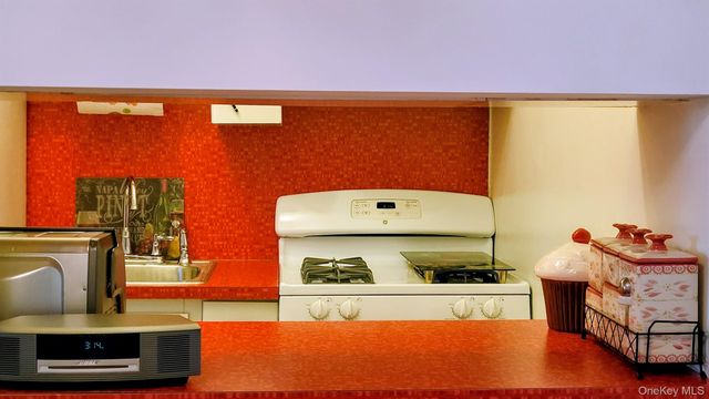61 Oliver Street 5B, Brooklyn, NY 11209