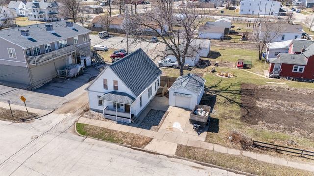 718 4th Street NW, Cedar Rapids, IA 52405
