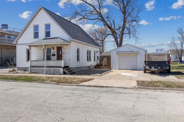 718 4th Street NW, Cedar Rapids, IA 52405