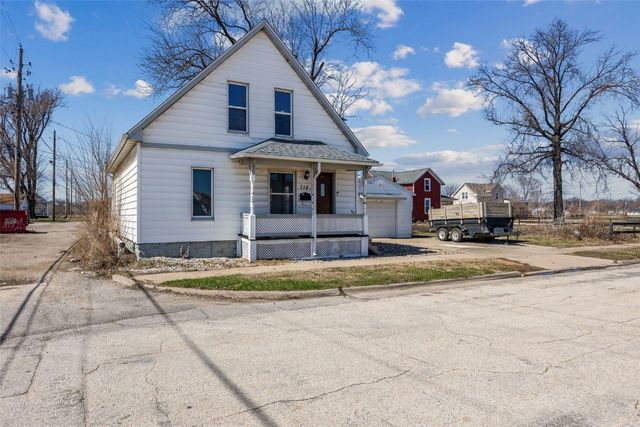 718 4th Street NW, Cedar Rapids, IA 52405