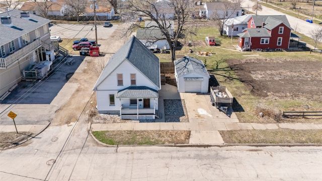 718 4th Street NW, Cedar Rapids, IA 52405