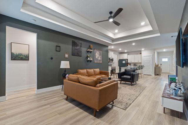 253 Camellia Dr, Cantonment, FL 32533