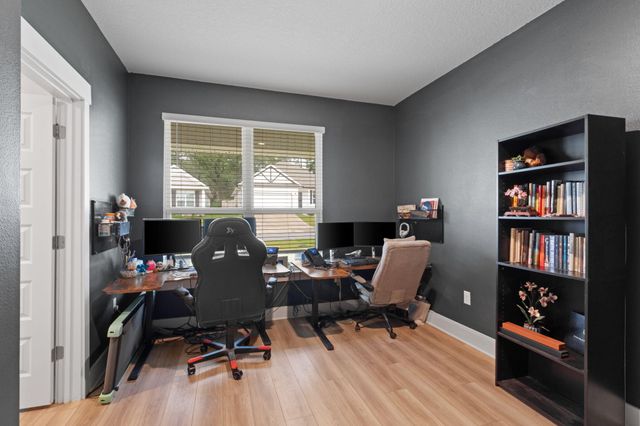 253 Camellia Dr, Cantonment, FL 32533