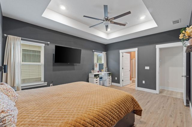 253 Camellia Dr, Cantonment, FL 32533