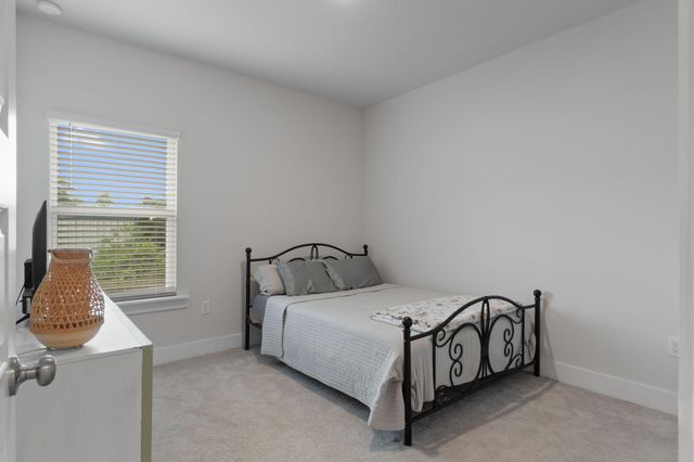 253 Camellia Dr, Cantonment, FL 32533