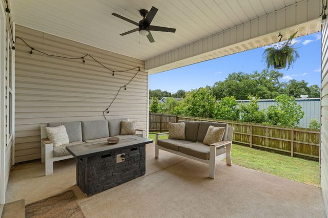 253 Camellia Dr, Cantonment, FL 32533