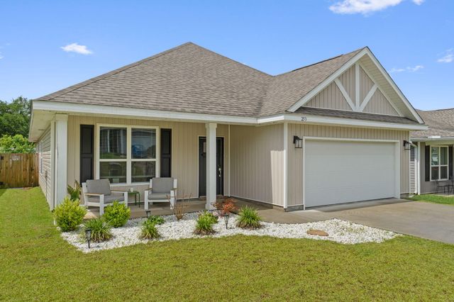 253 Camellia Dr, Cantonment, FL 32533