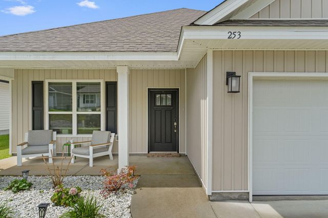253 Camellia Dr, Cantonment, FL 32533