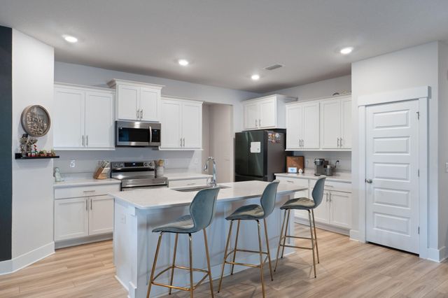 253 Camellia Dr, Cantonment, FL 32533
