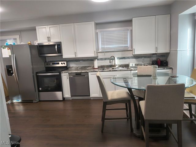 3383 W 98th Street, Cleveland, OH 44102