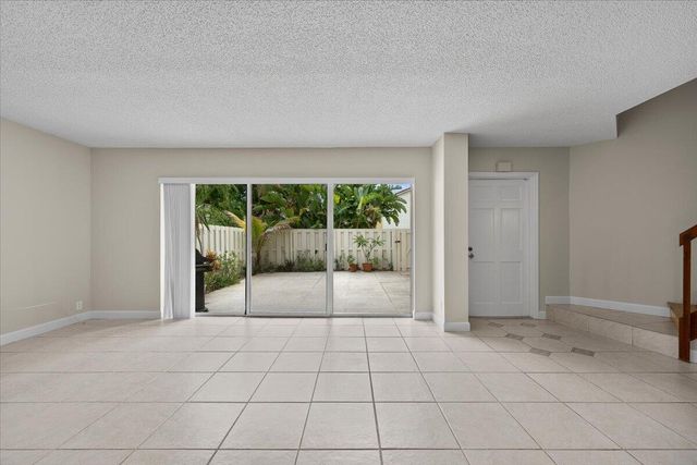 251 SEABREEZE Circle, Jupiter, FL 33477