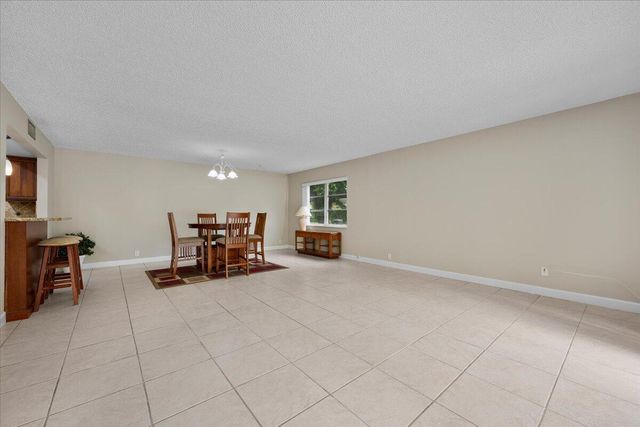 251 SEABREEZE Circle, Jupiter, FL 33477