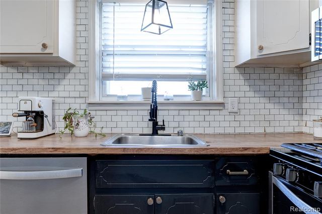 25158 Arlington Street, Roseville, MI 48066