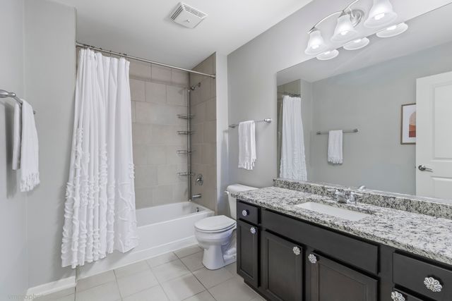 28 E Moseley Road, Palatine, IL 60074