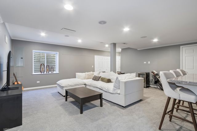 28 E Moseley Road, Palatine, IL 60074