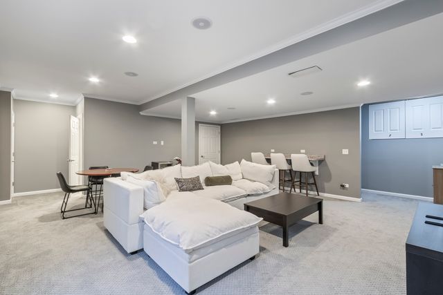 28 E Moseley Road, Palatine, IL 60074