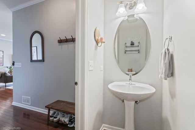 28 E Moseley Road, Palatine, IL 60074