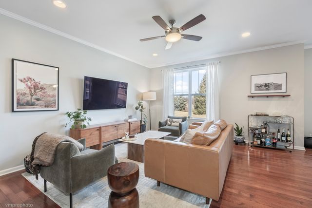 28 E Moseley Road, Palatine, IL 60074