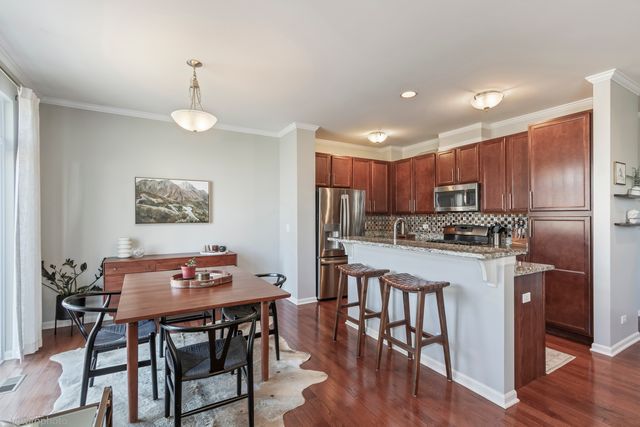 28 E Moseley Road, Palatine, IL 60074