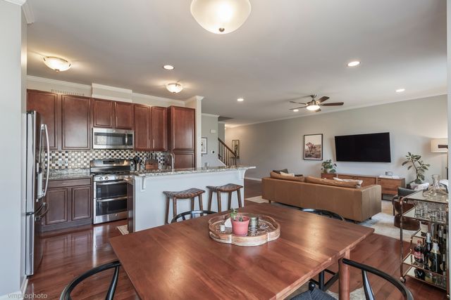 28 E Moseley Road, Palatine, IL 60074