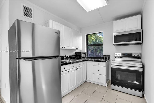 130 SW 31st Ct 2, Miami, FL 33135