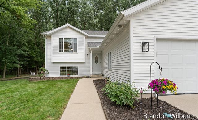 938 Kusterer Drive NW, Grand Rapids, MI 49534