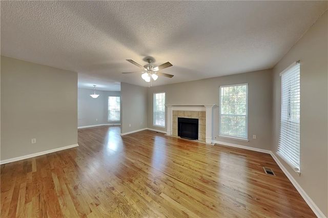 4902 Sturbridge NE Crescent, Roswell, GA 30075