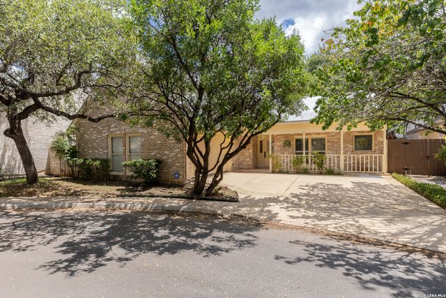 6 Cottesmore Ct, San Antonio, TX 78218