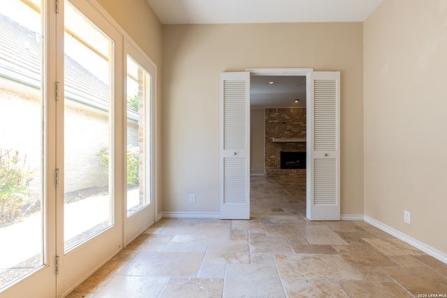 6 Cottesmore Ct, San Antonio, TX 78218