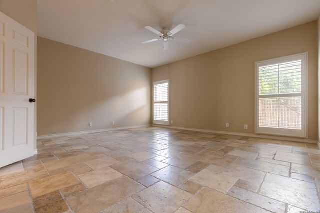 6 Cottesmore Ct, San Antonio, TX 78218
