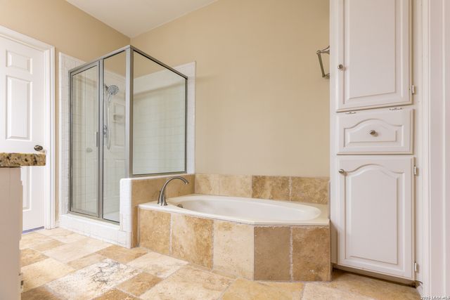 6 Cottesmore Ct, San Antonio, TX 78218