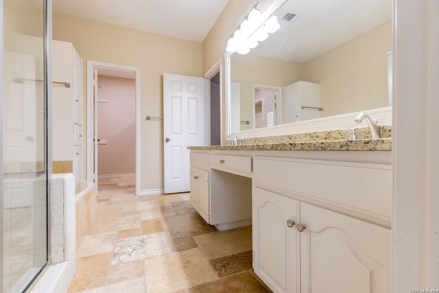 6 Cottesmore Ct, San Antonio, TX 78218
