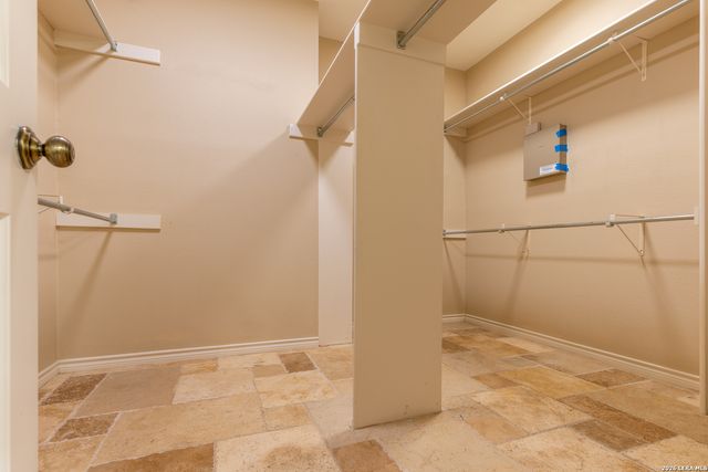 6 Cottesmore Ct, San Antonio, TX 78218