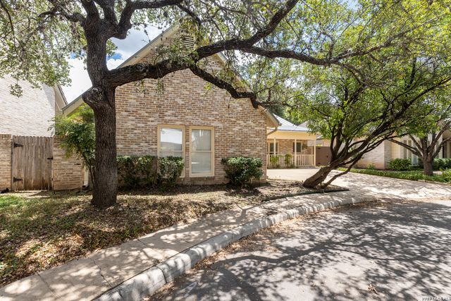 6 Cottesmore Ct, San Antonio, TX 78218