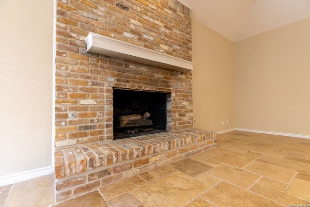 6 Cottesmore Ct, San Antonio, TX 78218