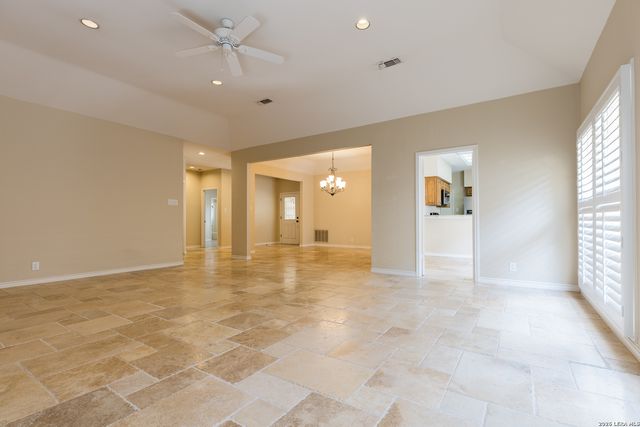 6 Cottesmore Ct, San Antonio, TX 78218