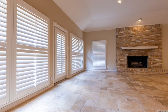 6 Cottesmore Ct, San Antonio, TX 78218