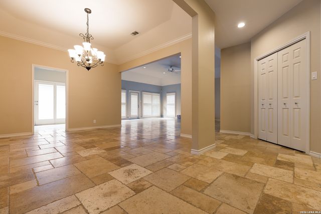 6 Cottesmore Ct, San Antonio, TX 78218