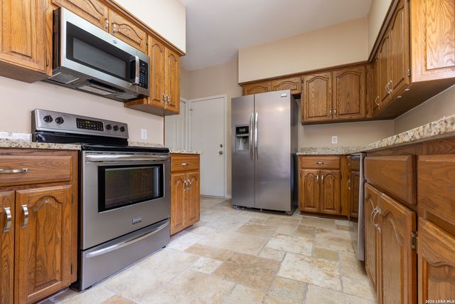 6 Cottesmore Ct, San Antonio, TX 78218