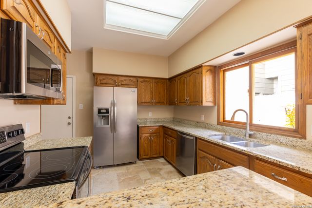 6 Cottesmore Ct, San Antonio, TX 78218