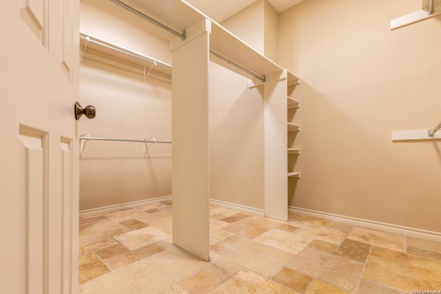 6 Cottesmore Ct, San Antonio, TX 78218