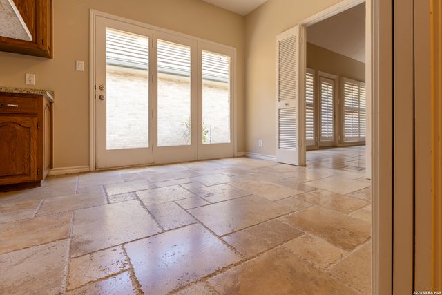 6 Cottesmore Ct, San Antonio, TX 78218
