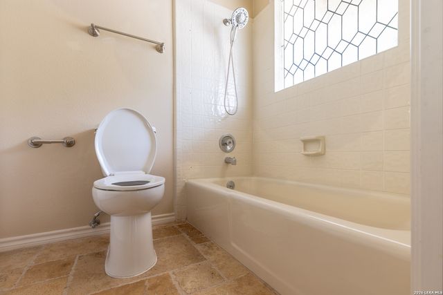 6 Cottesmore Ct, San Antonio, TX 78218